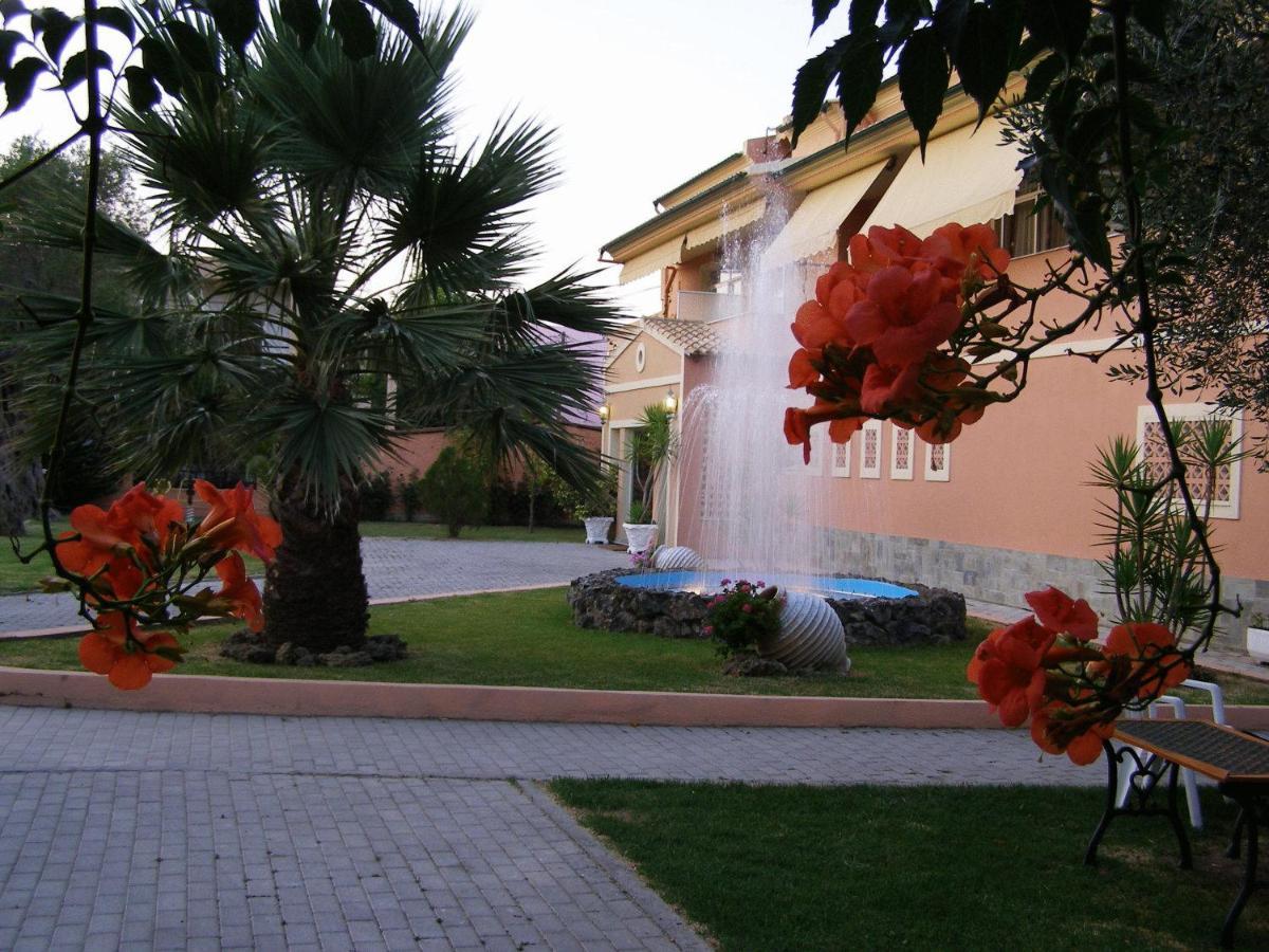 Christina Hotel Mesongí Exterior foto